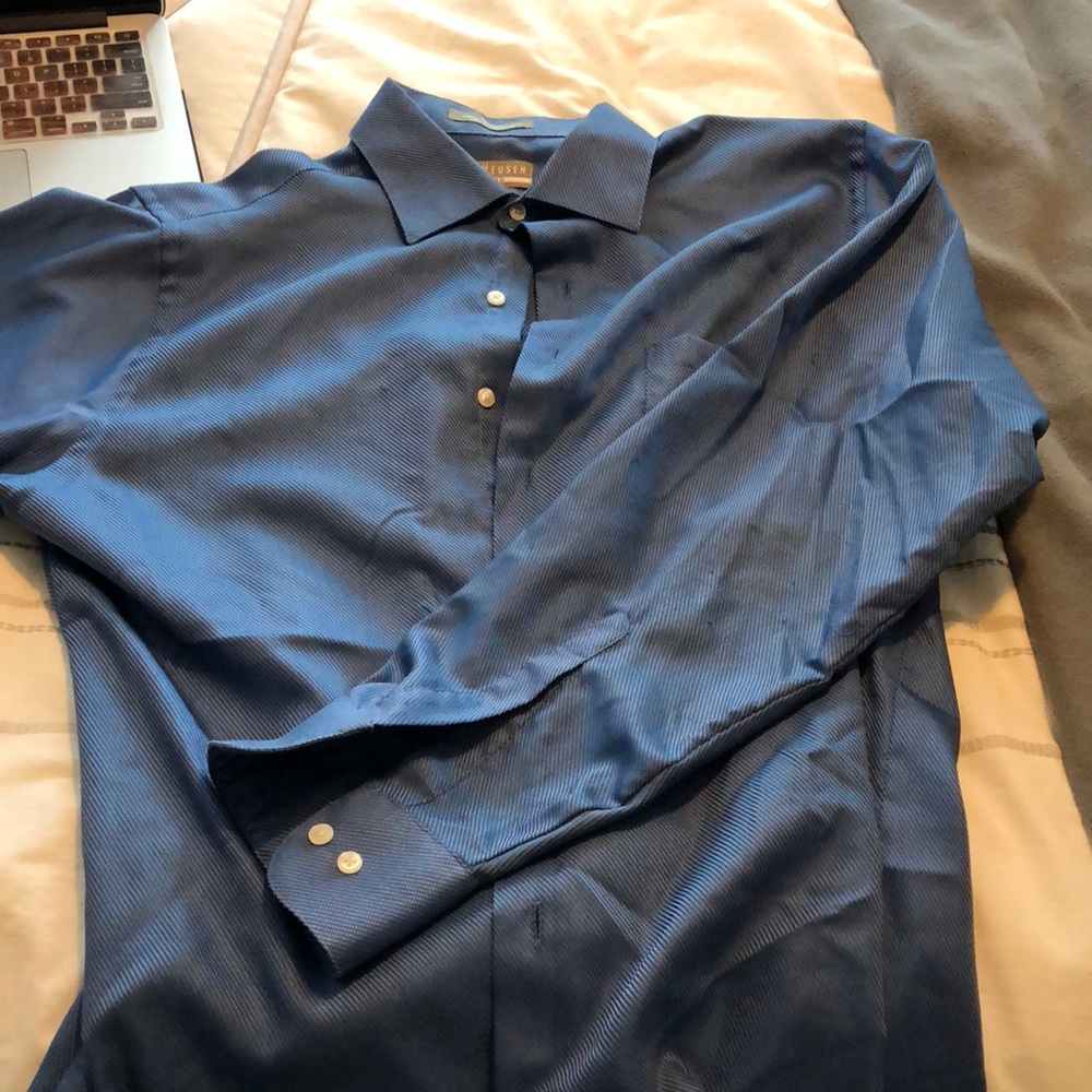 Long sleeve, fitted button down